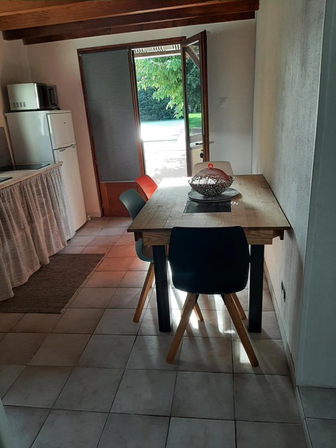 Gite A La Campagne Avec Piscine Biziat Exterior photo